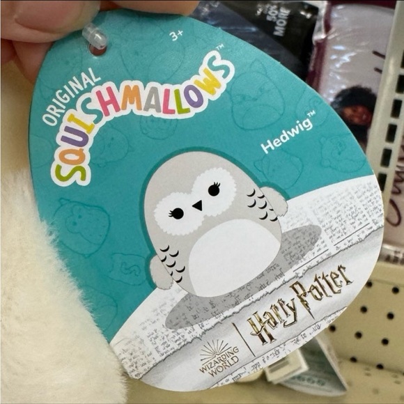 Squishmallows: Harry Potter - 8” Hedwig the Owl - Picture 4 of 7